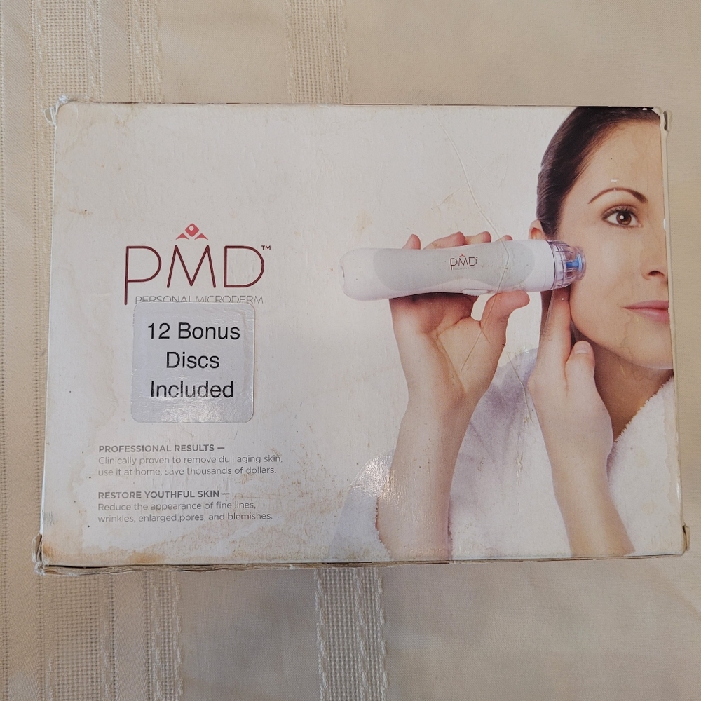 PMD Microderm Device with Blue and Green Discs